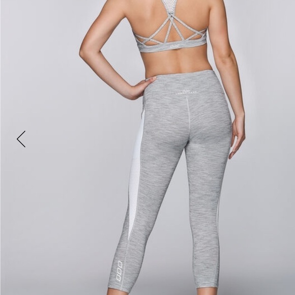 Lorna Jane “ move freely” sports bra Gray marl stripe X Small pre owned - Picture 3 of 10
